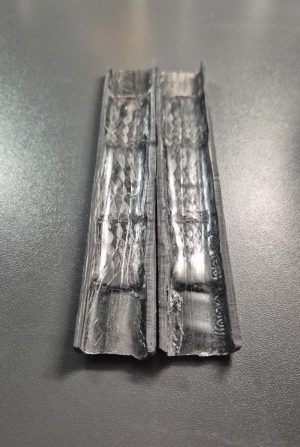 jääkiekkomailan sisäpuolinen laminointikorjaus. varsi jää ontoksi